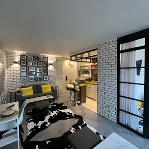 Flandre Apartment